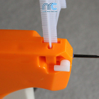Máy bắn mác quần áo, máy bấm nhãn mác quần áo - Hàng đẹp lỗi 1 đổi 1