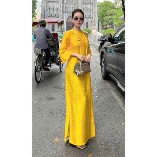 Áo dài gấm hoa – sang trọng, kiêu sa, chẳng lo lỗi mốt. 🌸 Nàng mặc áo dài gấm hoa, duyên dáng đến nao lòng.