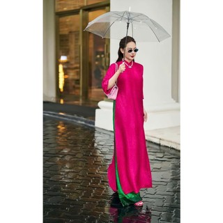 Áo dài gấm hoa – sang trọng, kiêu sa, chẳng lo lỗi mốt. 🌸 Nàng mặc áo dài gấm hoa, duyên dáng đến nao lòng.