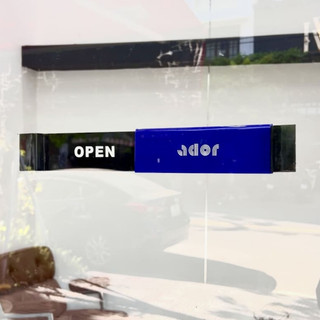 Biển Đóng Mở Cửa ADOR In Logo, Biển Đóng Mở Cửa Kim Loại Dán Kính, Biển Open Close Dán Kính