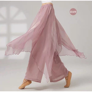 Quần múa cổ trang với thiết kế ống rộng, mềm mại, chất vải nhẹ nhàng bay bổng