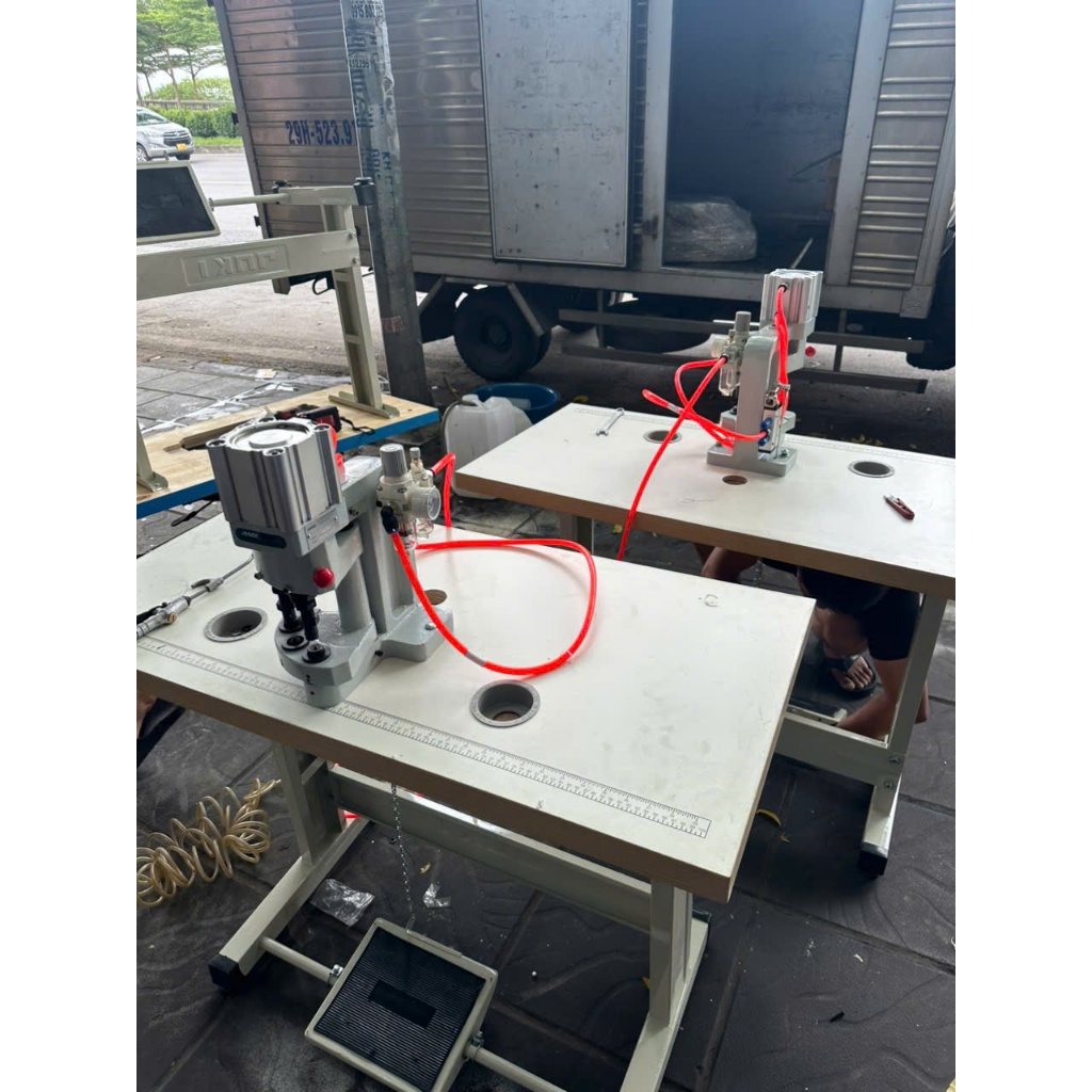 Máy dập cúc ,Đóng  Cúc Bằng Hơi 3 Đầu Max – Máy Đóng Cúc 3 Đầu, Máy Đính Cúc Công Nghiệp