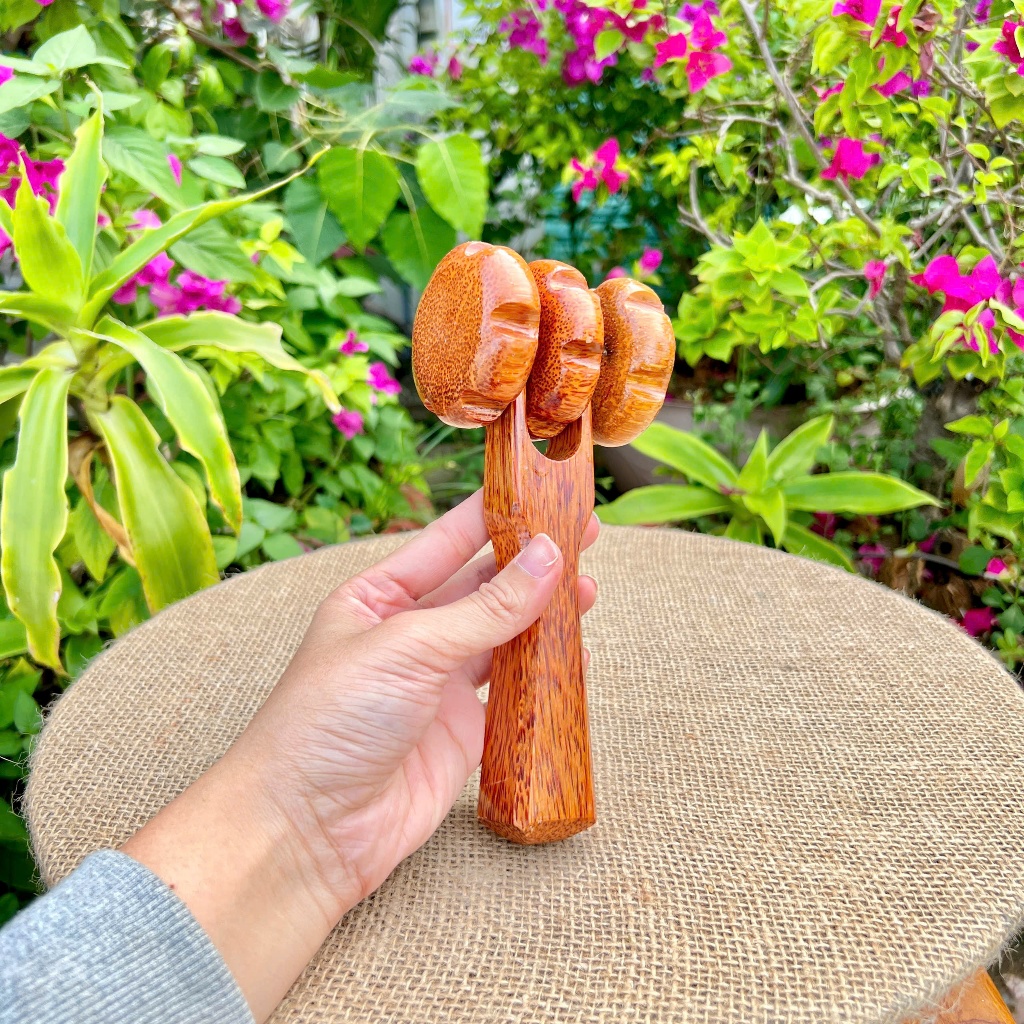 Massage Cầm Tay 3 Bánh Gỗ Dừa, Cây Lăn Massage Mặt/ Cổ/ Vai/ Gáy/ Lưng, Dụng Cụ Mát Xa Cao Cấp Chất Lượng Từ Bến Tre