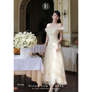 Váy Đi Cưới, Đầm Đi Bàn Cô Dâu LA ROSA Thiết Kế Dáng Dài Trễ Vai Đính Hoa Tiểu Thư, Thanh Lịch V1244