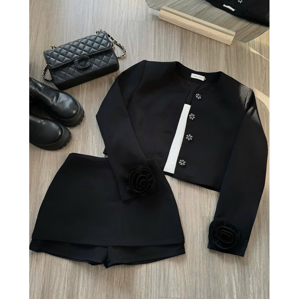 Set 2 món : Áo vest dài tay phối hoa cuốn thiết kế đính khuy đá cao cấp kèm quần giả váy ngắn xoè , hàng QC 2 lớp