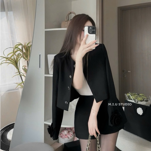 Set 2 món : Áo vest dài tay phối hoa cuốn thiết kế đính khuy đá cao cấp kèm quần giả váy ngắn xoè , hàng QC 2 lớp