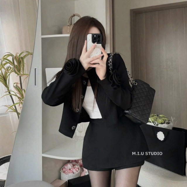 Set 2 món : Áo vest dài tay phối hoa cuốn thiết kế đính khuy đá cao cấp kèm quần giả váy ngắn xoè , hàng QC 2 lớp