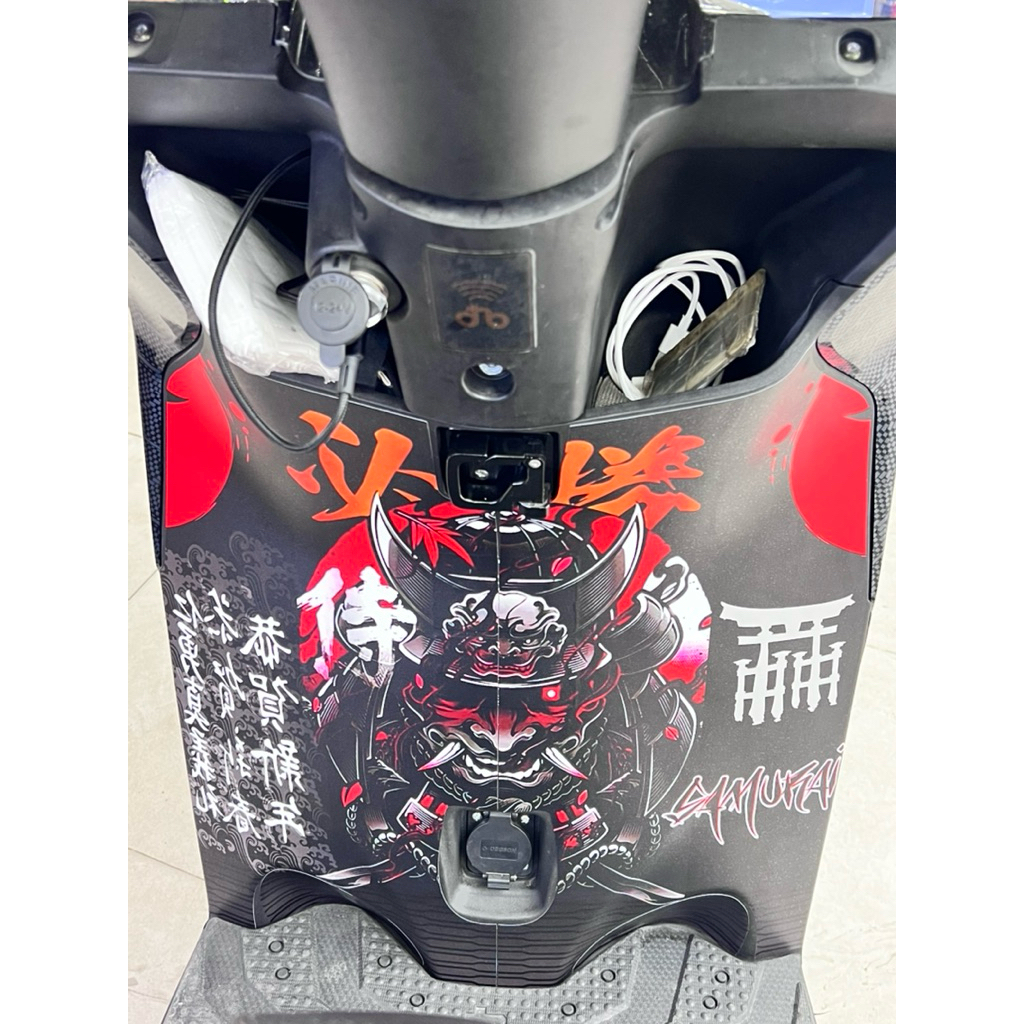 Tem dán nhựa nhám Quangtum decal cao cấp (Yếm trước)