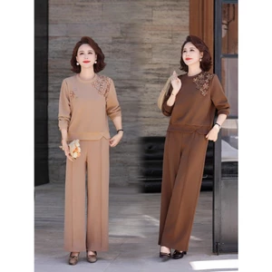 Bộ Đồ Áo + Quần Ống Rộng Thời Trang Phong Cách Phương Tây – Dành Cho Mẹ Trung Niên Mùa Thu 2025