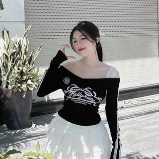 Áo Zip Nữ Chữ Chạy viền Sọc Phối Ren Trễ Vai Nhẹ Nhàng