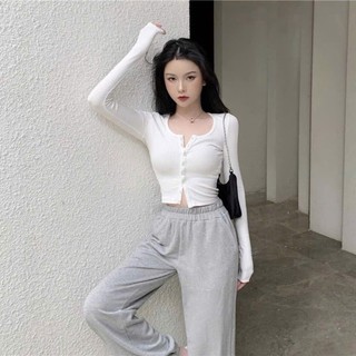 Áo croptop tay dài phối nút, áo khoác cài cúc giữa dài tay cổ tròn -RUBY A67
