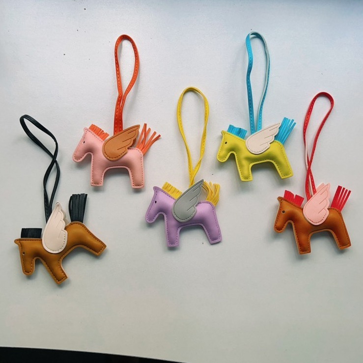 IK Charm Ngựa Treo Túi Xách Balo Da PU Charm Dép, Gấu Teddy S08