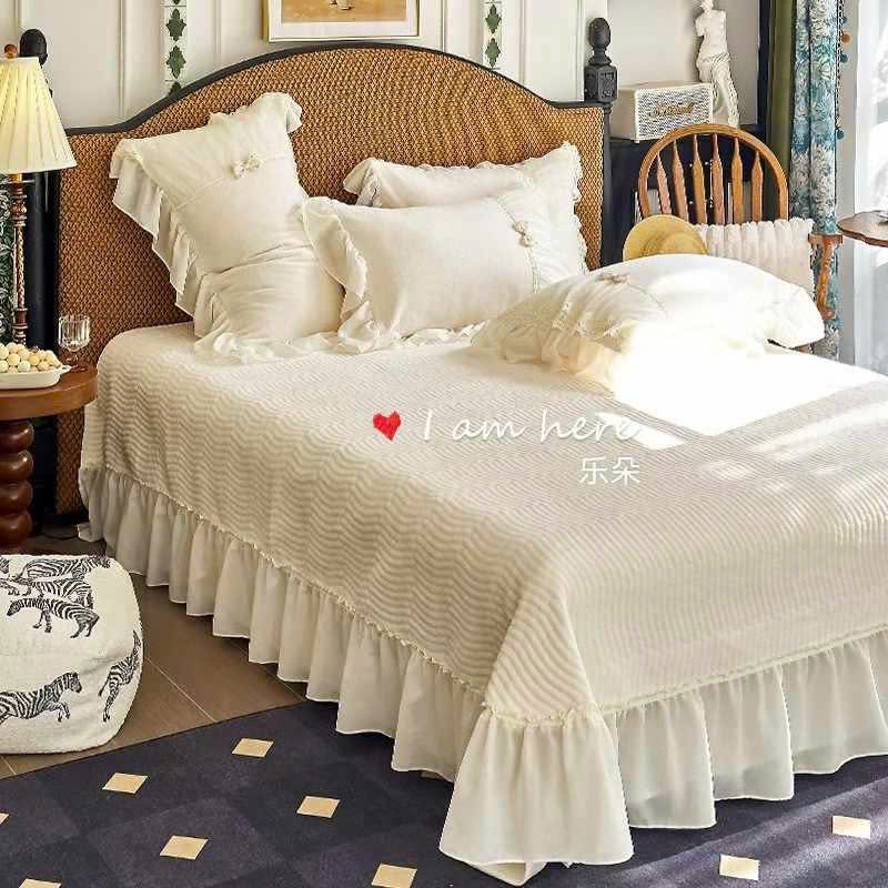Bộ Chăn Ga Gối 4 Món Ga Chần Memminbedding Luxury Nhung Sữa Cao Cấp Họa Tiết Viền Ren Phối Phong Cách Cổ Điển - L41119