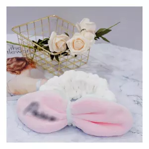 BĂNG ĐÔ TAI THỎ KHI RỬA MẶT HOẶC SKINCARE.