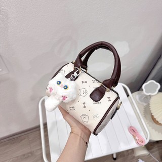 Túi xách nữ mini ,cầm tay họa tiết mèo đáng yêu size 17cm dáng trống kèm charm bông cute - TXN086
