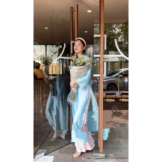 Áo dài cách tân dáng xuông.Chất liệu mượt mà, thoáng nhẹ ✔️ Hoạ tiết gấm tinh xảo ✔️ Tôn dáng, sang trọng, quý pháii