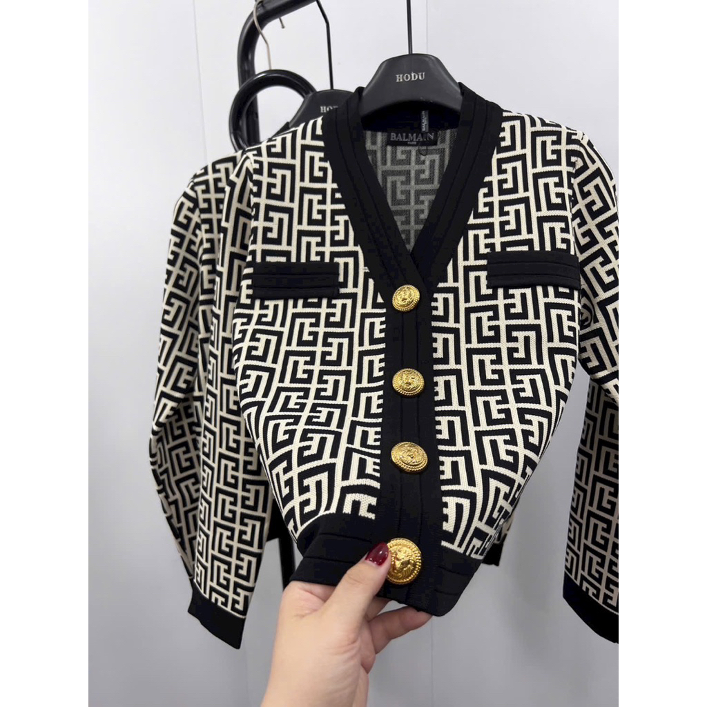 set áo len nút ziczac và chân váy maxi xếp ly dài