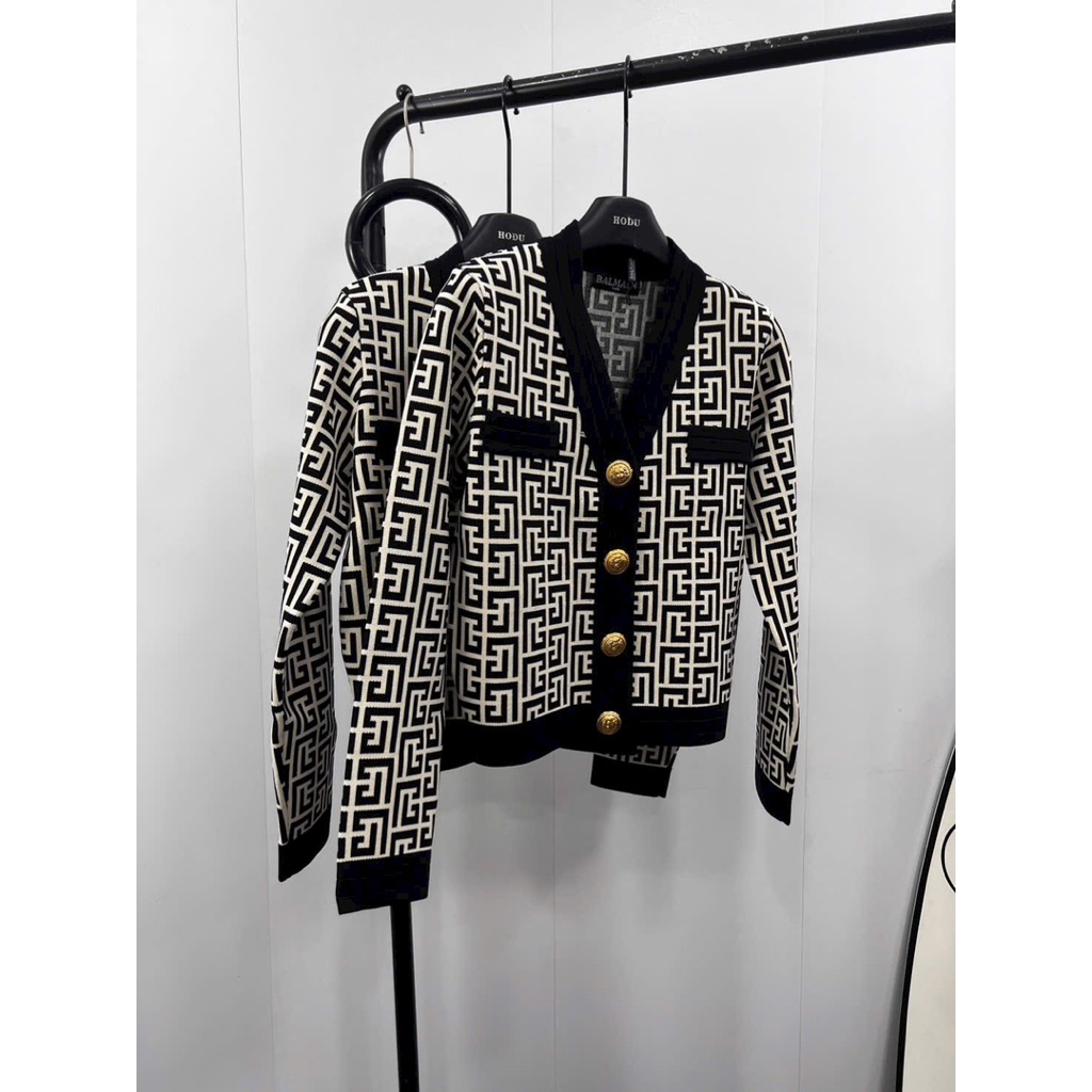 set áo len nút ziczac và chân váy maxi xếp ly dài