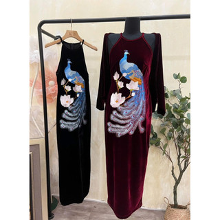 Váy nhung the cổ yếm thêu chim công sang trọng