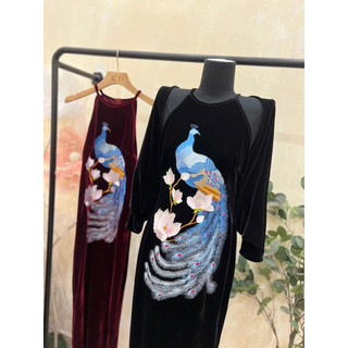 Váy nhung the cổ yếm thêu chim công sang trọng