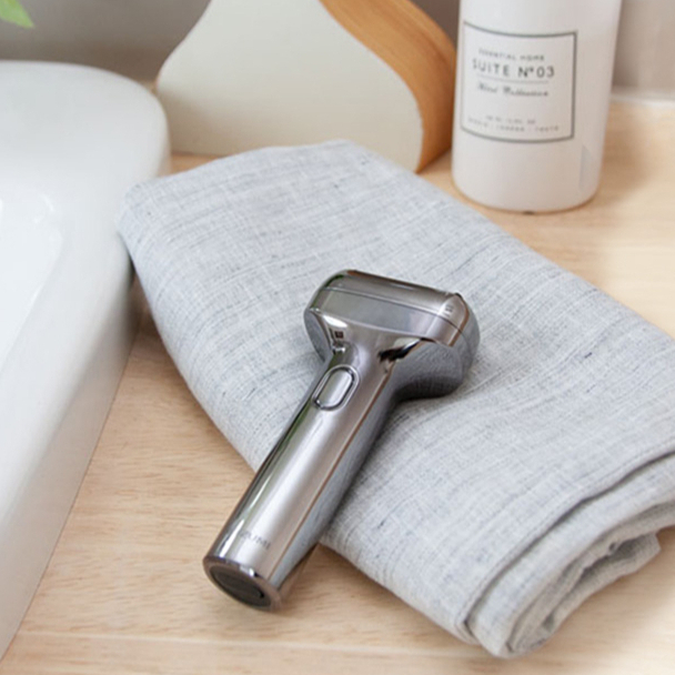 Máy Cạo Râu 3 Lưỡi Dao Cho Khả Năng Cạo Sát Cao Thiết Kế Chống Nước Đạt Tiêu Chuẩn IPX7