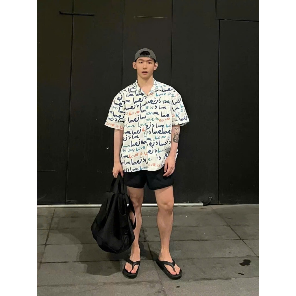 Áo sơ mi Tay ngắn họa tiết chữ LOVE IS LOVE ICVCVNI Unisex