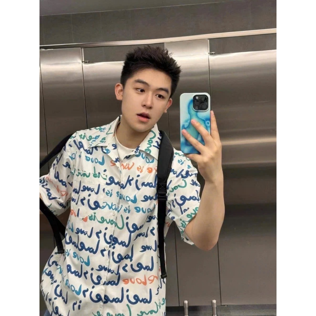 Áo sơ mi Tay ngắn họa tiết chữ LOVE IS LOVE ICVCVNI Unisex