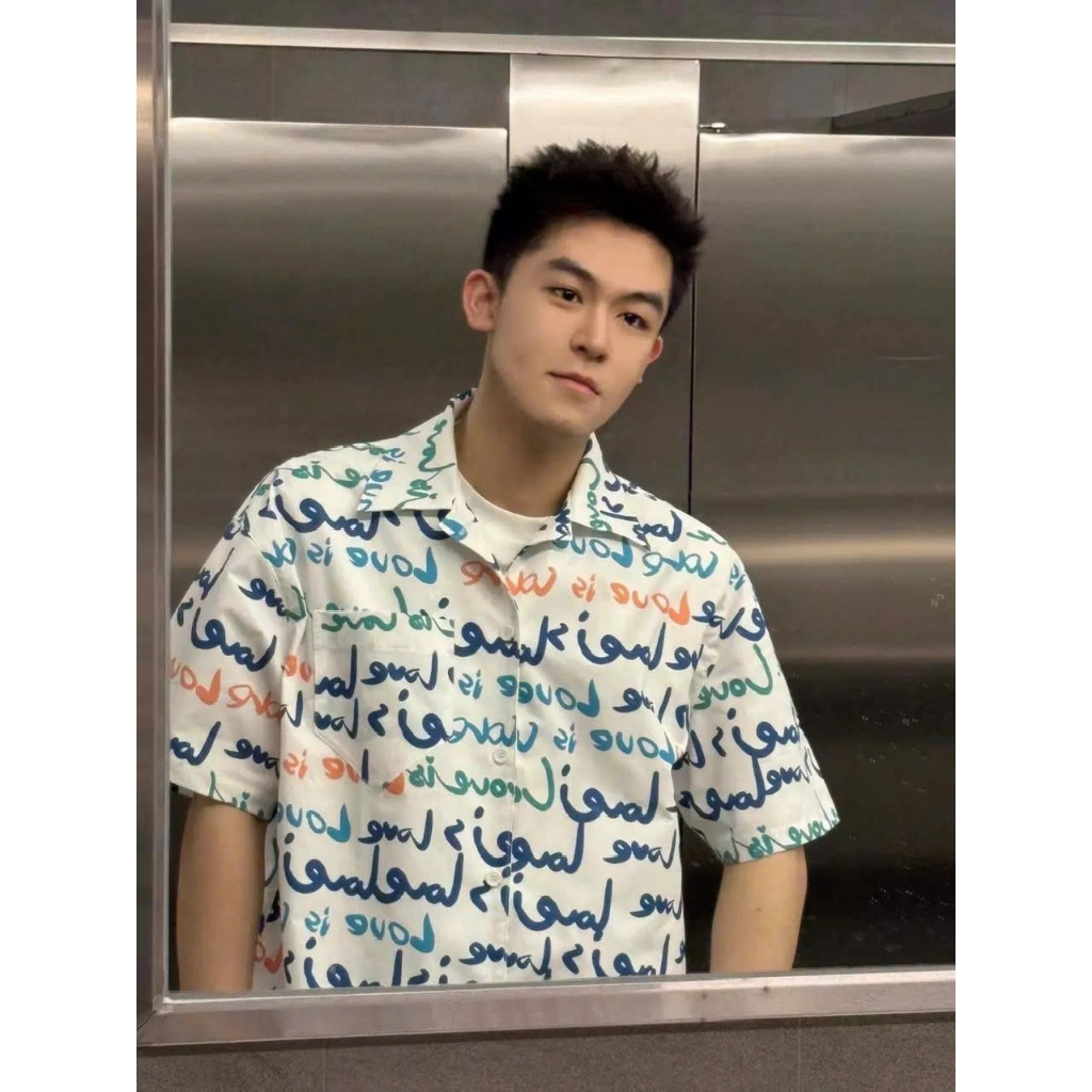 Áo sơ mi Tay ngắn họa tiết chữ LOVE IS LOVE ICVCVNI Unisex