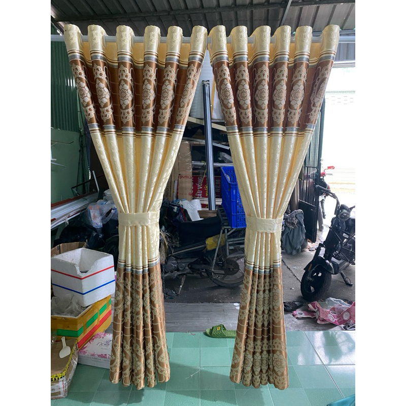 Gấm hoa văn màu nâu tây ,giá của 1 tấm rèm căng thẳng ( chua bao gồm thanh treo) vải polyster 3 lớp cản nắng 70%