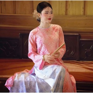 Áo dài thọ dơi shop thanh ngân lại lên thêm mẫu mới nhất kết hợp trên nền gấm sang trong