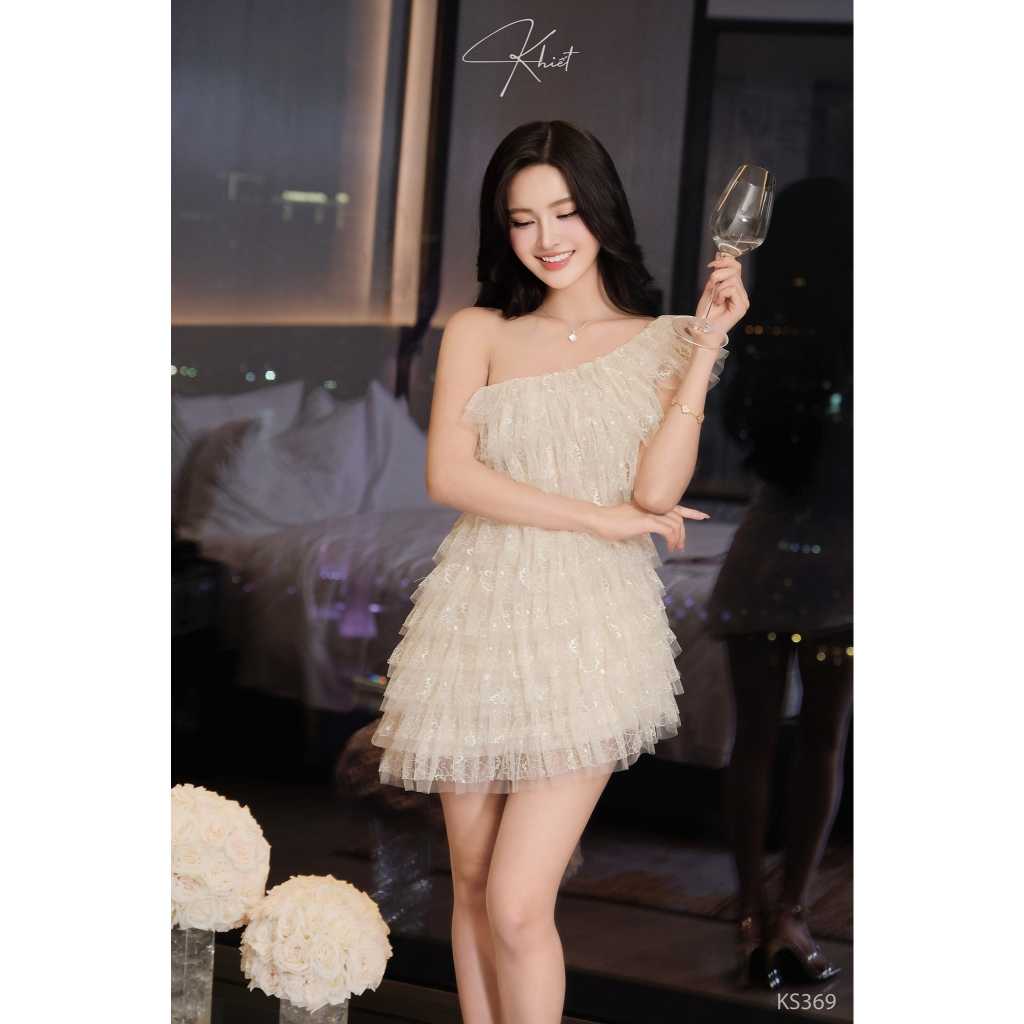Set đầm ngắn lệch vai ren hoa phối lưới nhún xếp tầng đính kim sa lấp lánh sang chảnh KS369