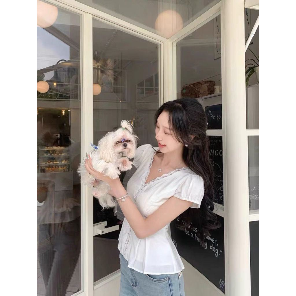 Áo sơ mi cổ V viền ren tay phồng dáng xoè chiết eo thanhhuyenclothings . áo sơ mi kiểu đơn giản phong cách hàn quốc