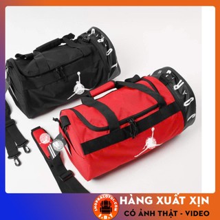 Túi Trống Thể Thao Tập Gym Nam Nữ Cao Cấp Có Ngăn Để Giày JD, Túi Nhiều Ngăn Đi Đá Bóng Banh Chất Vải Màu Đen Đỏ