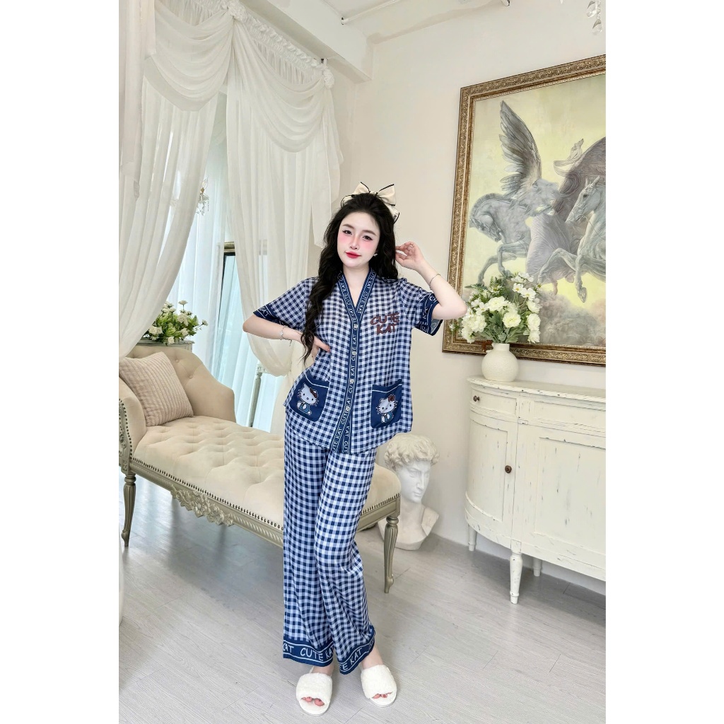 Bộ nữ tay ngắn quần dài Vy Linh chất liệu lụa latin cổ Y thoáng mát thấm hút mồ hôi tốt, bề mặt vải mịn S1080 caro