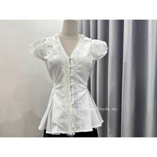 Áo Sơ Mi Cổ V May Ren Mix Cúc Ngọc Chiết Eo Dây Buộc Tay Bồng Thời Trang Nữ