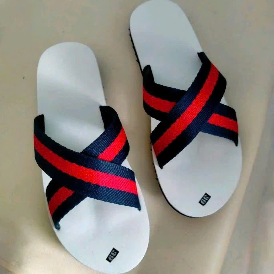 Dép Sandal Quai Chéo Đỏ Xanh Đế Trắng – Thời Trang Trẻ Trung, Năng Động