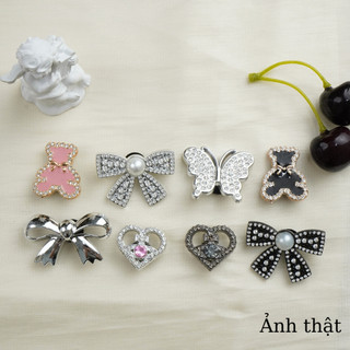 Bộ 8 Sticker, Charm 3D chủ đề Nơ và gấu nhựa cứng gắn Dép Sục, Cá Sấu Mita JB-389