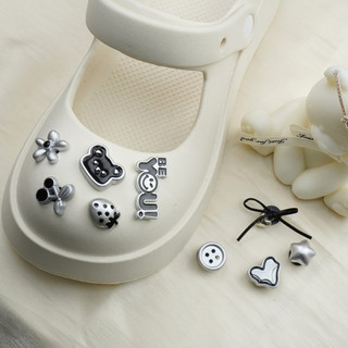 Bộ 9 Sticker, Charm 3D chủ đề Gấu nút bạc nhựa cứng gắn Dép Sục, Cá Sấu Mita JB-390