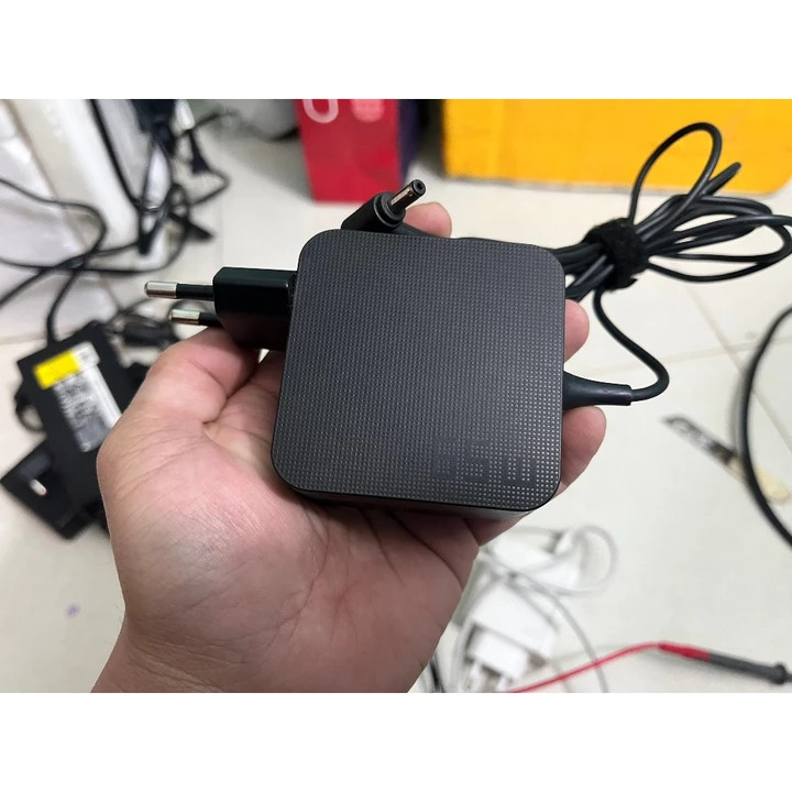 Bán sạc laptop asus vuông 65W đầu nhỏ , hàng cũ zin theo máy chính hãng