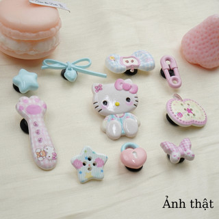 Bộ 10 Sticker, Charm 3D chủ đề Mèo Táo nhựa cứng gắn Dép Sục, Cá Sấu Mita JB-391