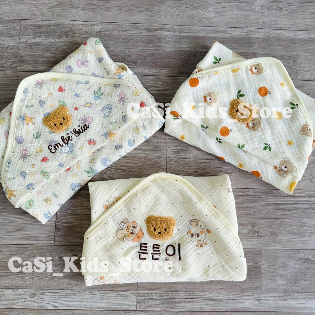 Chăn Choàng Ủ THÊU TÊN Xô Muslin 4 Lớp Có Mũ Siêu Thoáng Mát Mềm Mịn Cho Bé Sơ Sinh CaSi