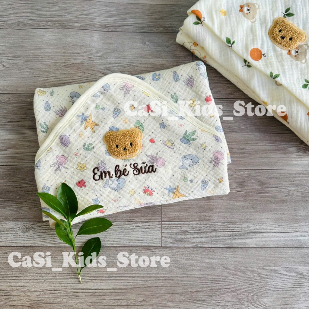 Chăn Choàng Ủ THÊU TÊN Xô Muslin 4 Lớp Có Mũ Siêu Thoáng Mát Mềm Mịn Cho Bé Sơ Sinh CaSi