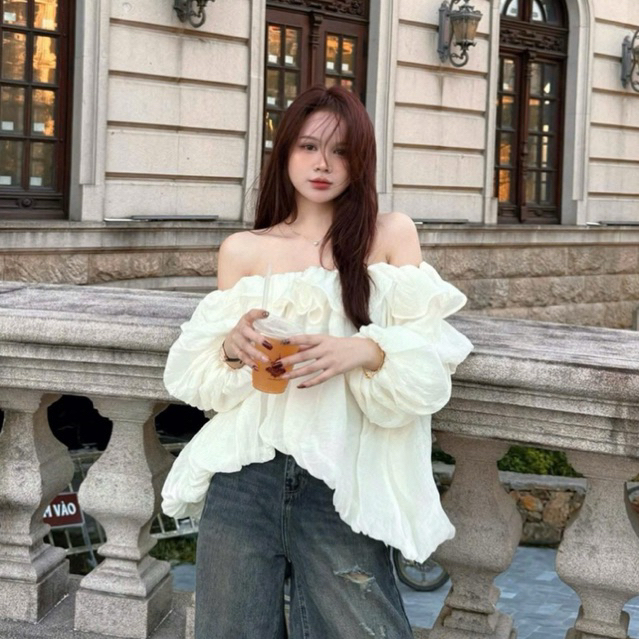 MIU.STUDIO• “Dara Top” Áo trễ vai voan tơ nhật thiết kế tay tầng xoè bồng điệu đà tiểu thư,chất tơ mềm nhẹ nhàng cao cấp