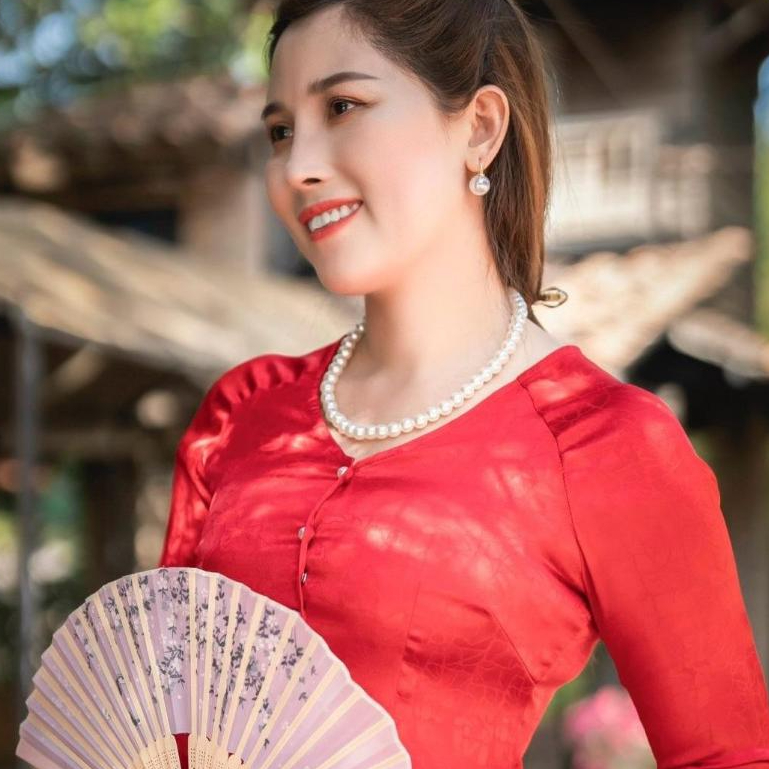 B.A42 - Bộ Áo Bà Ba Gấm Vân Đá Cài Nút Cổ Tim Tay Dài ( Quần Đen )