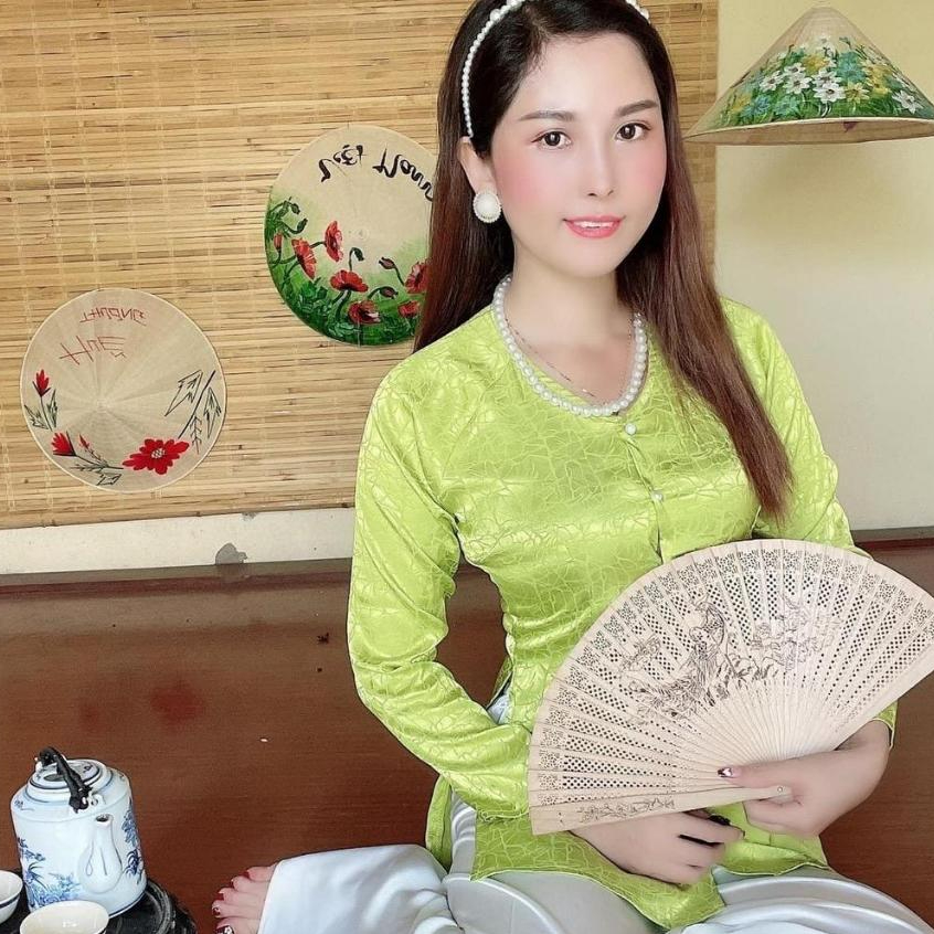 B.A42 - Bộ Áo Bà Ba Gấm Vân Đá Cài Nút Cổ Tim Tay Dài ( Quần Đen )