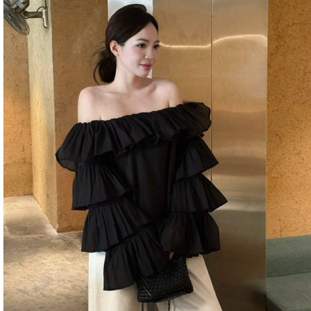 Áo voan tơ trễ vai thiết kế tay bồng xoè tầng nhún bèo cao cấp , chất liệu voan tơ mềm mại -3 màu : đen , kem , nâu