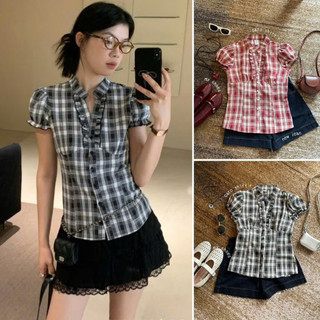 Áo sơ mi caro nữ cổ trụ tay ngắn nhấn eo bèo nhún dễ thương màu đen đỏ VANISA CT468