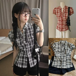 Áo sơ mi caro nữ cổ trụ tay ngắn nhấn eo bèo nhún dễ thương màu đen đỏ VANISA CT468