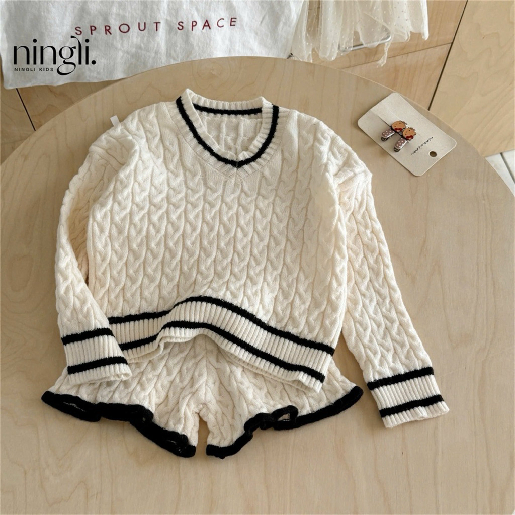 (Sẵn 130) Bộ quần áo len vặn thừng quần đùi loe đơn giản tiểu thư dành cho bé gái