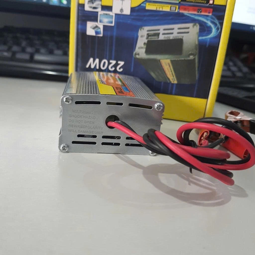 Bộ Biến Tần Kích điện ắc quy 12v lên 220v 220W tích hợp cổng USB 5V dùng cho ắc quy sạc năng lượng mặt trời.